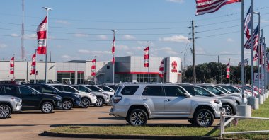 Vehicles sit on the lot at the Joe Myers Toyota dealership in Houston, Texas, U.S., Jan. 4, 2022. (AFP Photo) 