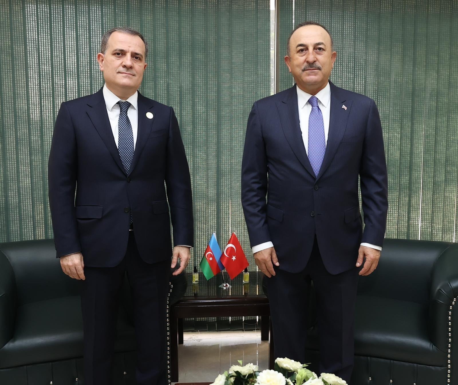 Foreign Minister Mevlüt Çavuşoğlu, (R), with Azerbaijani Foreign Minister Jeyhun Bayramov in Pakistan, Nov. 30, 2021. (DHA File Photo)
