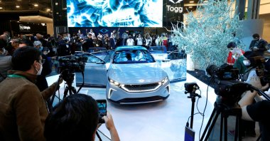 Attendees and journalists check out Togg's "Transition Concept" electric vehicle after it is unveiled during CES 2022 at the Las Vegas Convention Center in Las Vegas, Nevada, U.S., Jan. 5, 2022. (Reuters Photo)