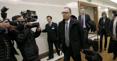 Then U.N. Under-Secretary-General for Political Affairs Jeffrey Feltman (C) walks upon arrival at the Pyongyang International Airport in Pyongyang, North Korea on Dec. 5, 2017. (AP File Photo)