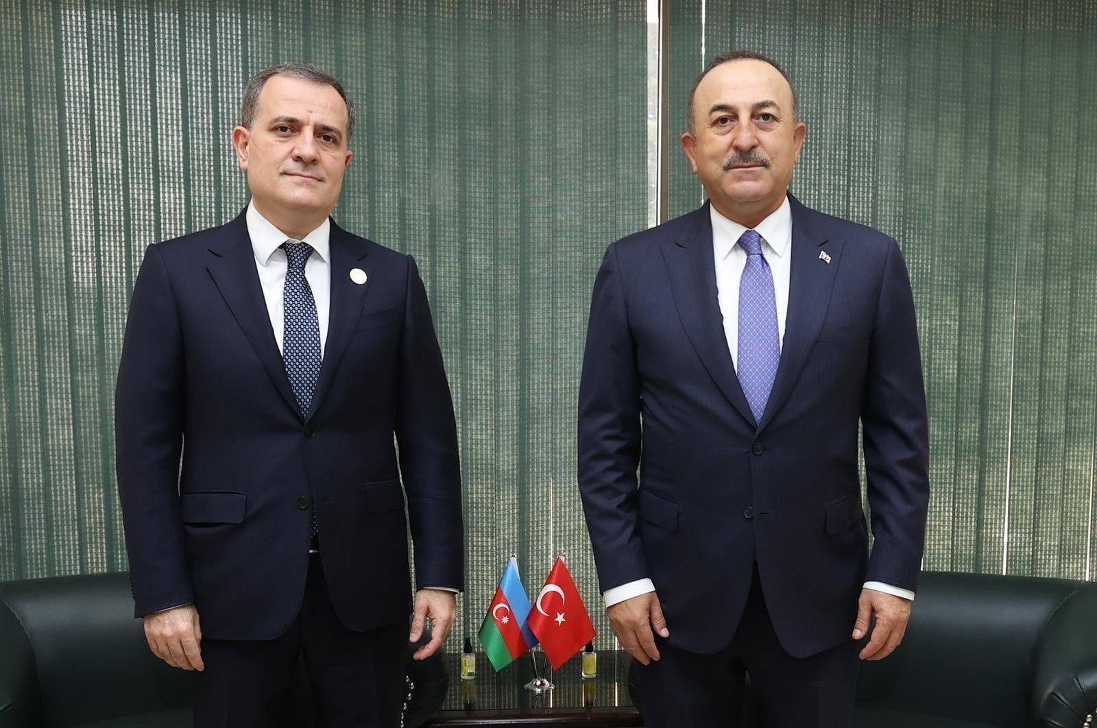 FM avuşoğlu membahas krisis di Kazakhistan dengan FM Azerbaijan
