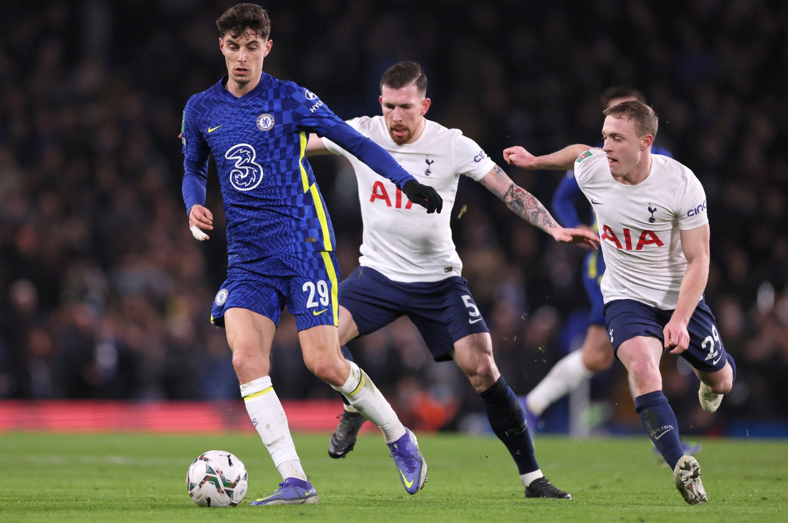 Chelsea&#039;s Kai Havertz in action against two Tottenham Hotspur players during the league cup semifinal first leg, Stamford Bridge, London, England, Jan. 5, 2022. (Reuters Photo)
