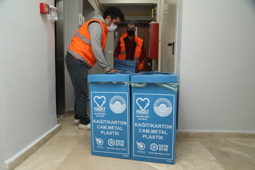 Workers place separate recycling boxes in a building, in Samsun, northern Turkey, Jan. 5, 2022. (İHA PHOTO) 