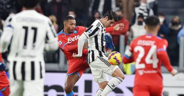 Juventus’ Alvaro Morata (CR) and Napoli’s Juan Jesus (CL) in action during a Serie A match in Turin, Italy, Jan. 6, 2022. (EPA Photo)