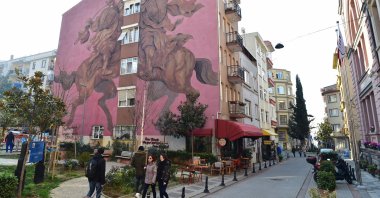 A mural is seen on a building located in Yeldeğirmeni quarter in Kadıköy, Feb.3, 2018. (Sabah Photo) 
