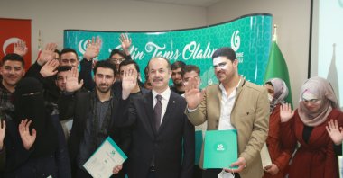 YEE President Şeref Ateş (C) poses with students who attended the program, in al-Rai, Syria, Jan. 6, 2022. (COURTESY OF YUNUS EMRE INSTITUTE)