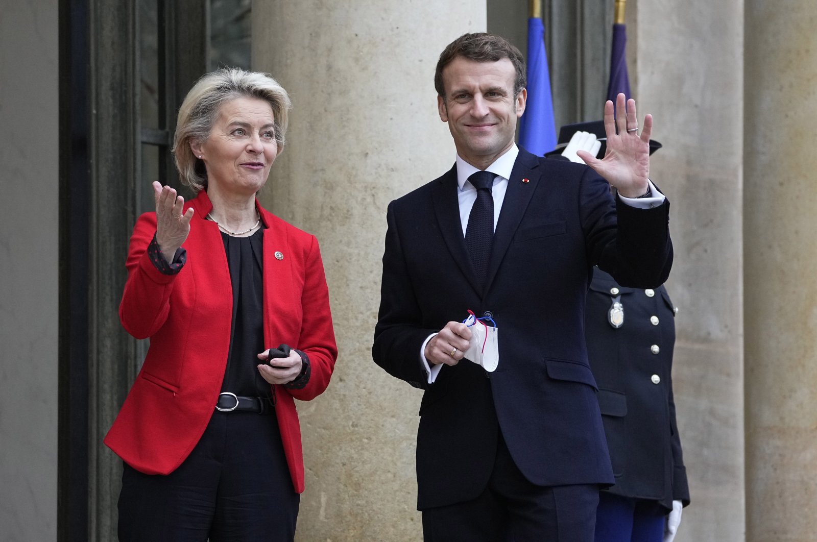 French President Emmanuel Macron (R) waves as he greets European Commission President Ursula von der Leyen at the Elysee Palace in Paris, France, Jan. 7, 2022. (AP Photo)