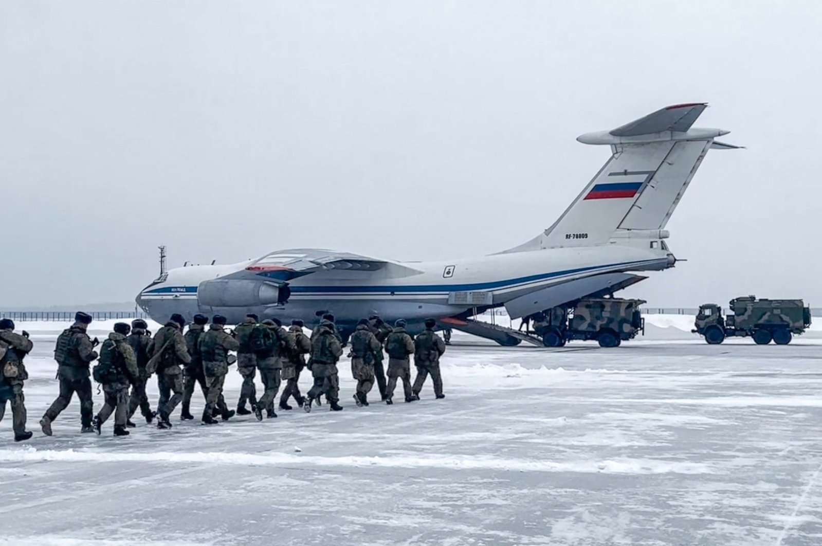 Rusia mengambil kendali penuh atas bandara Almaty di Kazakhstan