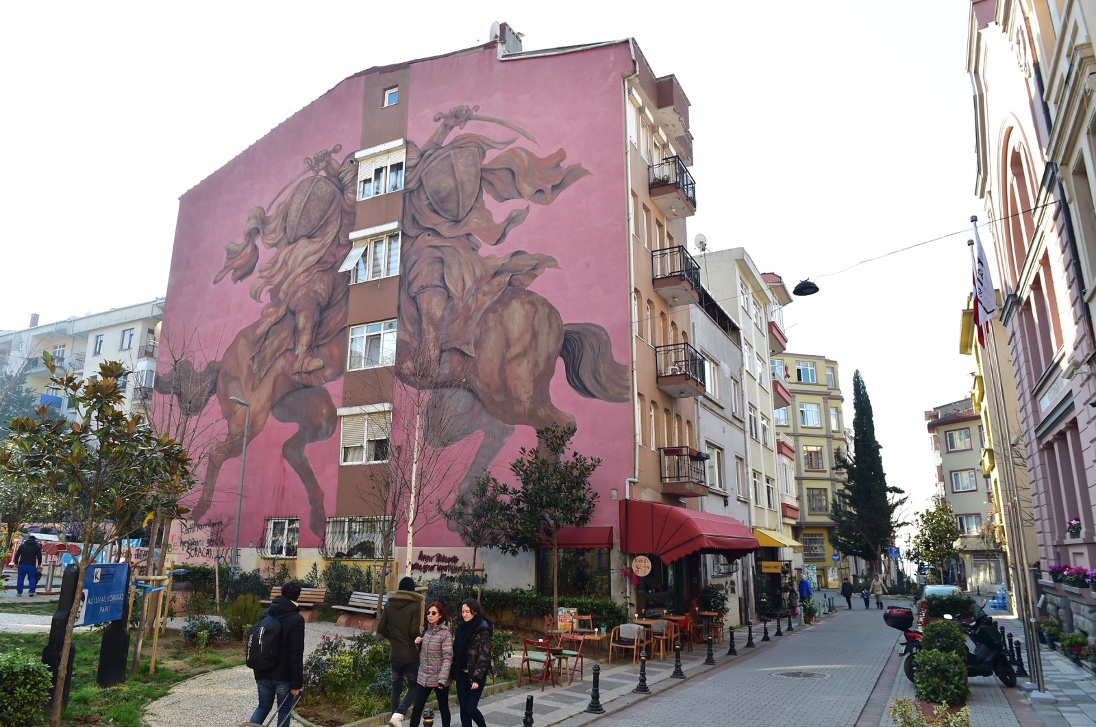A mural is seen on a building located in Yeldeğirmeni quarter in Kadıköy, Feb.3, 2018. (Sabah Photo) 
