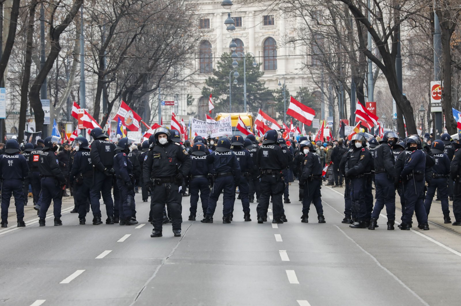 Police stops the demonstration march against the country&#039;s coronavirus restrictions around the &quot;Vienna Ring&quot; in Vienna, Austria, Jan. 8, 2022. (AP Photo/Lisa Leutner)