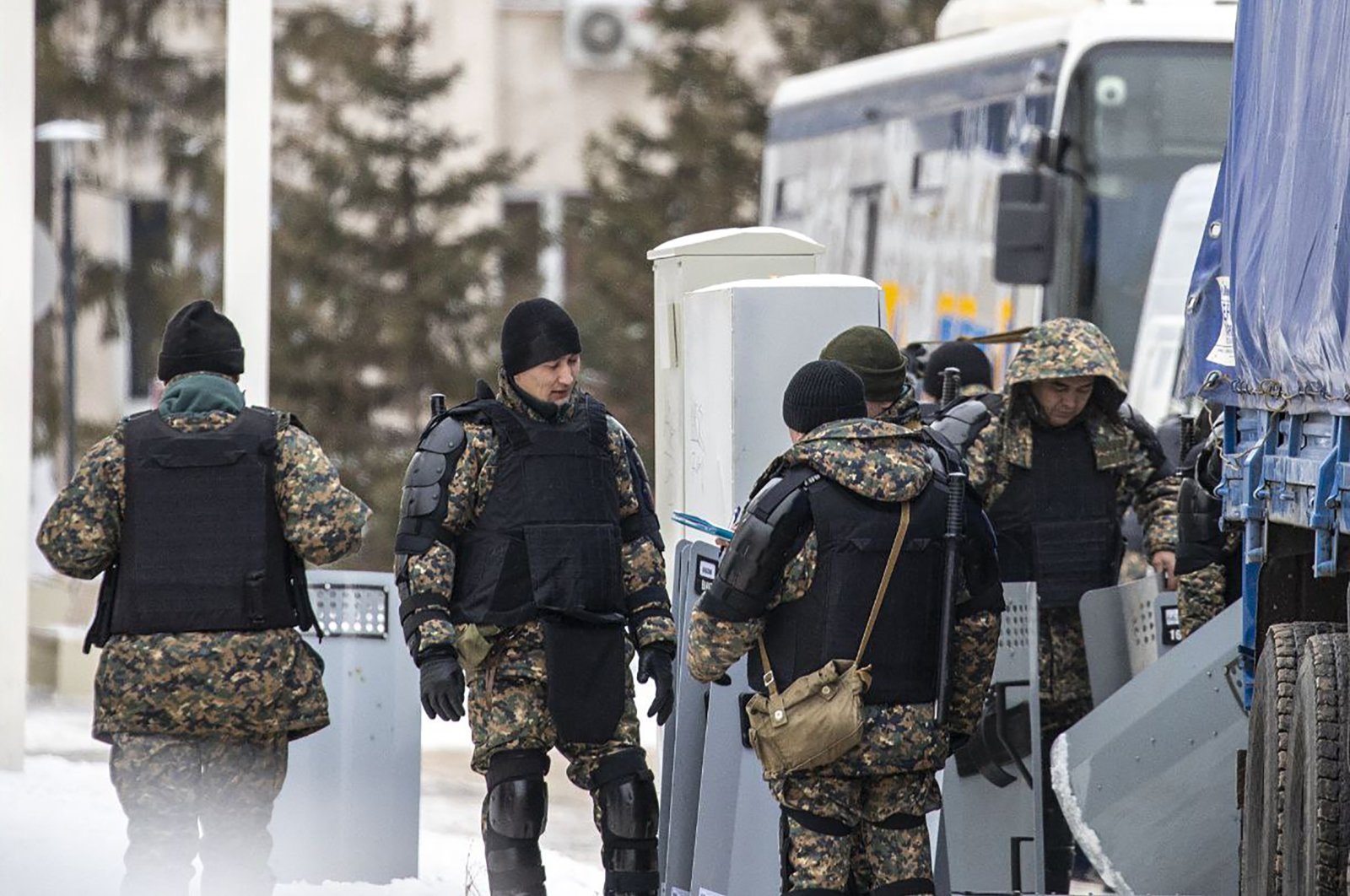 Kazakh army personnel guard an area in downtown Nur-Sultan, Kazakhstan, Jan. 8, 2022. (EPA Photo)