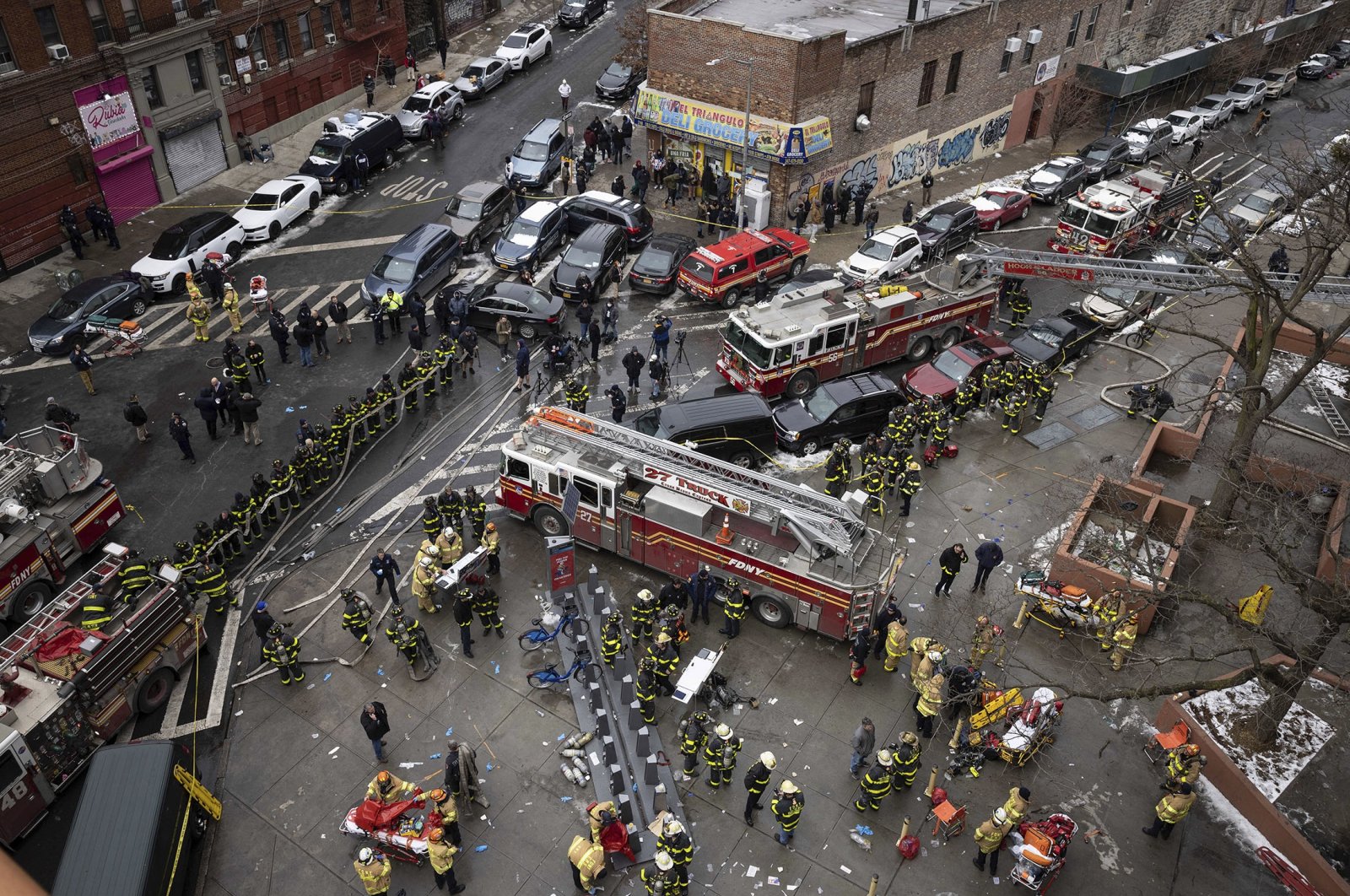 Kebakaran apartemen New York menewaskan 19, termasuk 9 anak-anak, melukai 32