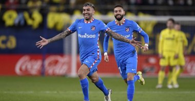 Atletico Madrid's Angel Correa (L) celebrates scoring in a La Liga game against Villarreal at Estadio de la Ceramica, Villarreal, Spain, Jan. 9, 2022. (Reuters Photo)