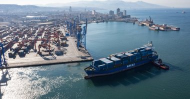 A container ship is seen near the Port of Izmir in western Turkey, Dec. 24, 2021. (AA Photo)