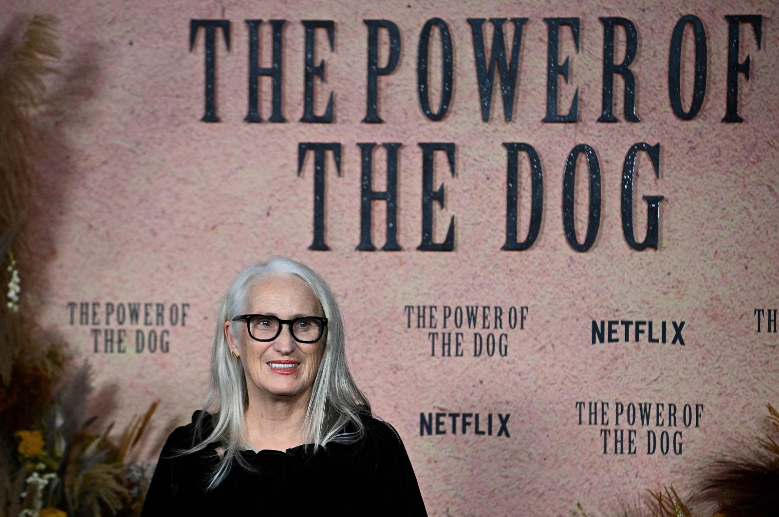‘Power of the Dog’ menang besar di Golden Globes yang tidak menarik