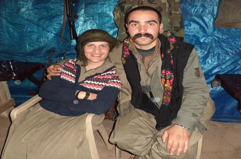 Anggota parlemen HDP dikecam karena foto mesra dengan teroris PKK