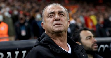 Galatasaray coach Fatih Terim during a Turkish Süper League match between Galatasaray and Fenerbahçe, Istanbul, Turkey, Nov. 21, 2021. (EPA Photo)