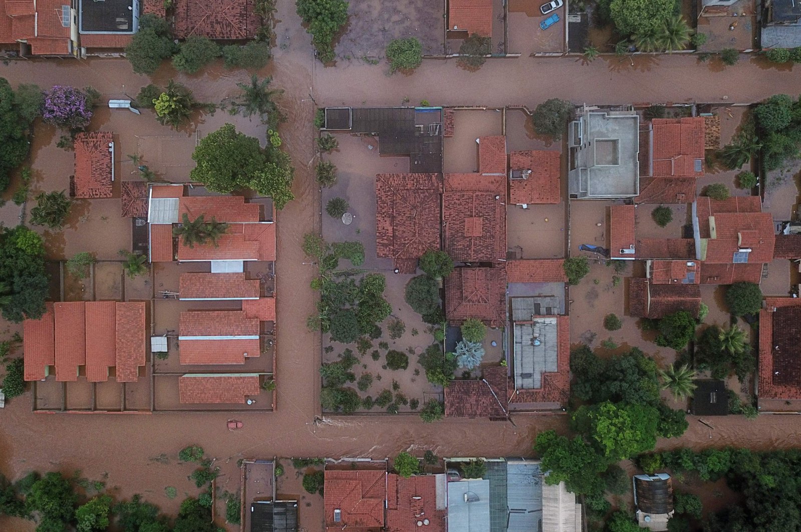 An aerial view of a flood in the Brazilian municipality of Juatuba, located in the state of Minas Gerais, after extremely heavy rain fell in recent days in southeastern Brazil, Jan. 10, 2022. (AFP Photo)