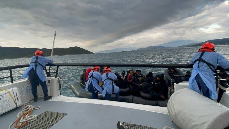 The Turkish coast guard rescues migrants off the coast of Aydın province&#039;s Kuşadası district, southwestern Turkey, Dec. 28, 2021. (AA Photo)