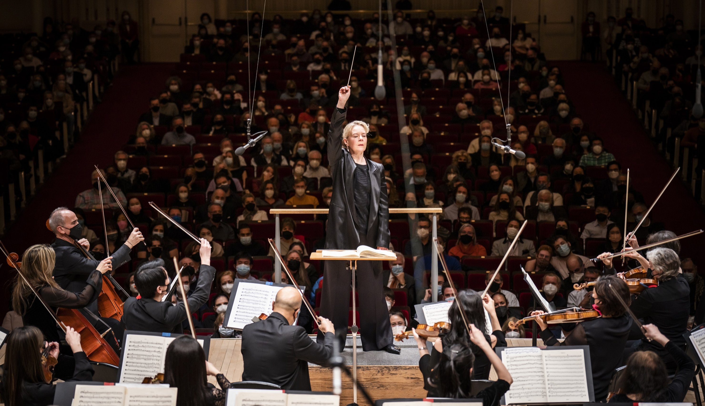 Susanna Malkki memimpin New York Philharmonic di Carnegie Hall di New York, AS, 6 Januari 2022. (New York Philharmonic via AP)