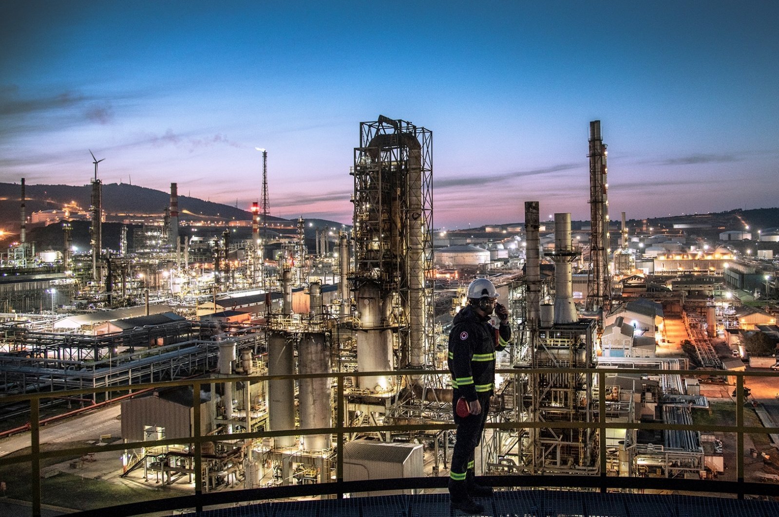 A worker is seen at Tüpraş&#039;s oil refinery in western Turkey&#039;s Izmir, May 15, 2018. (Photo courtesy of Tüpraş)