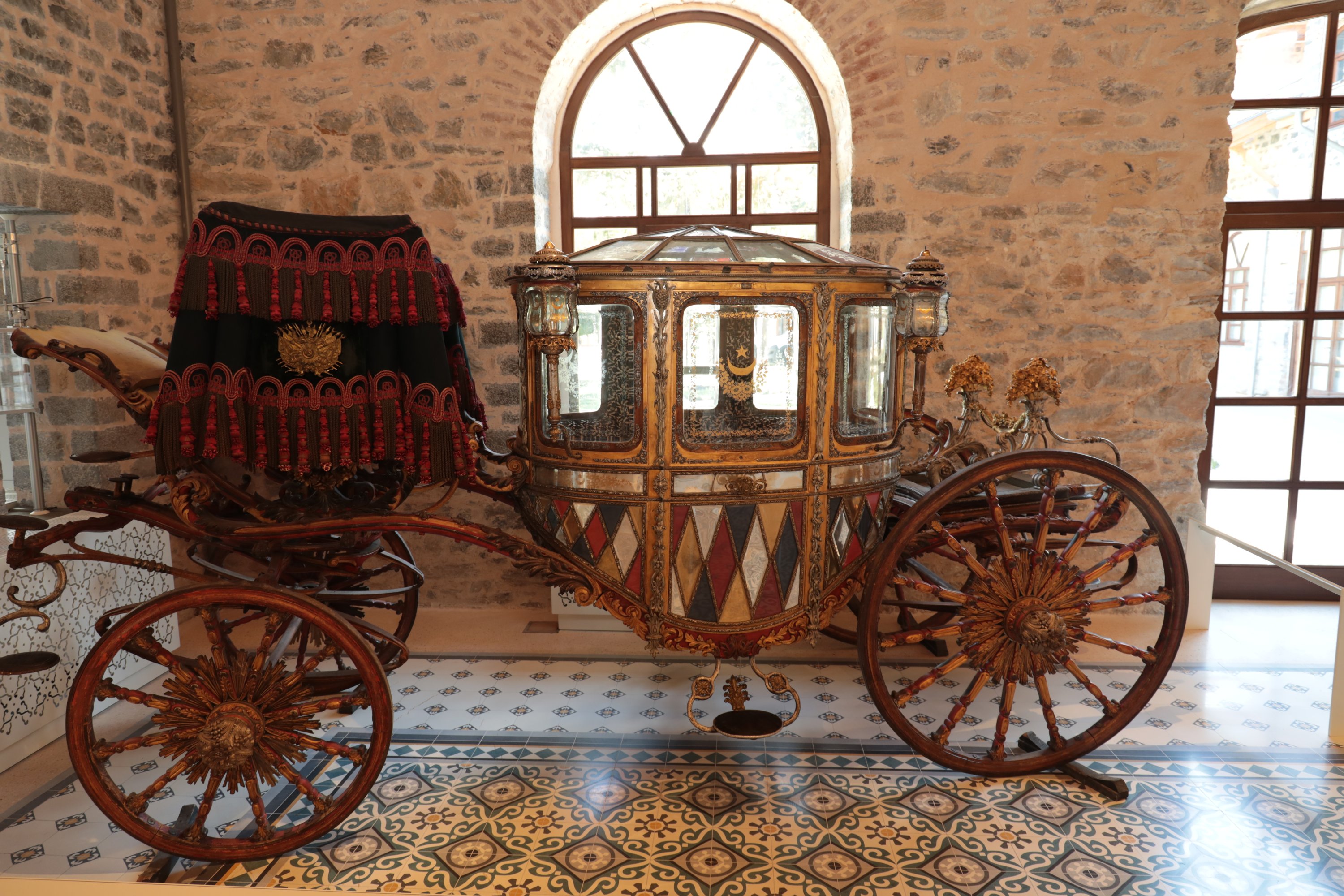 The ceremonial coach of Sultan Mahmud II on display at the Beykoz Glass and Crystal Museum in Istanbul.  (Courtesy of the National Palaces)