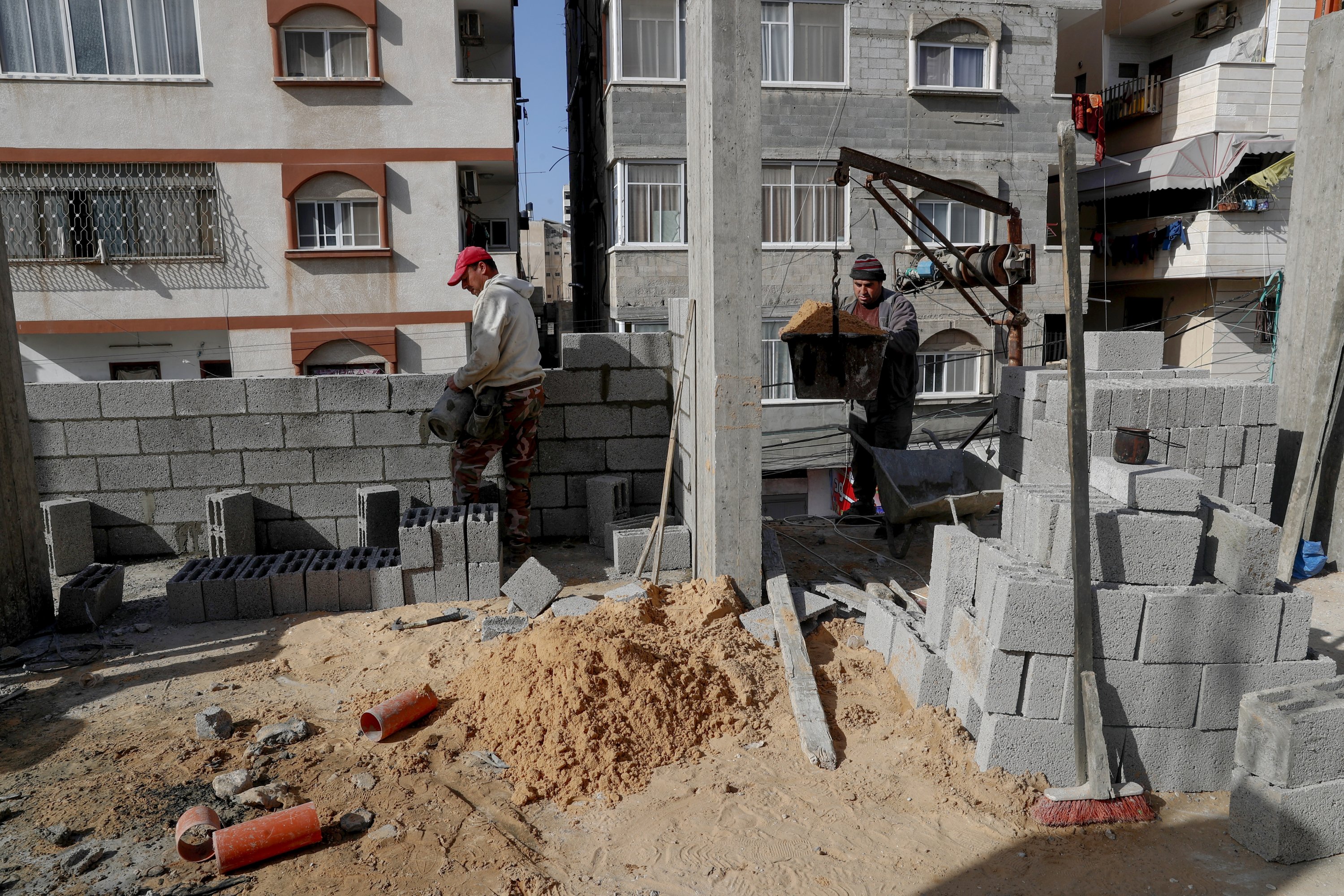 Palestinians build walls of a new apartment building in the central of al-Rimal neighborhood of Gaza City, Jan. 10, 2022. (AP Photo)
