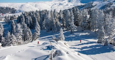 People ski on Uludağ Mountain, Bursa, Turkey. (Shutterstock Photo)