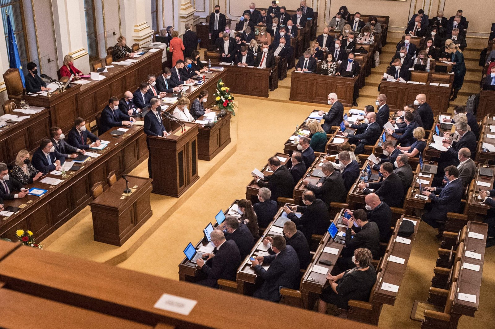 Pemerintah Ceko yang baru memenangkan mosi tidak percaya di parlemen