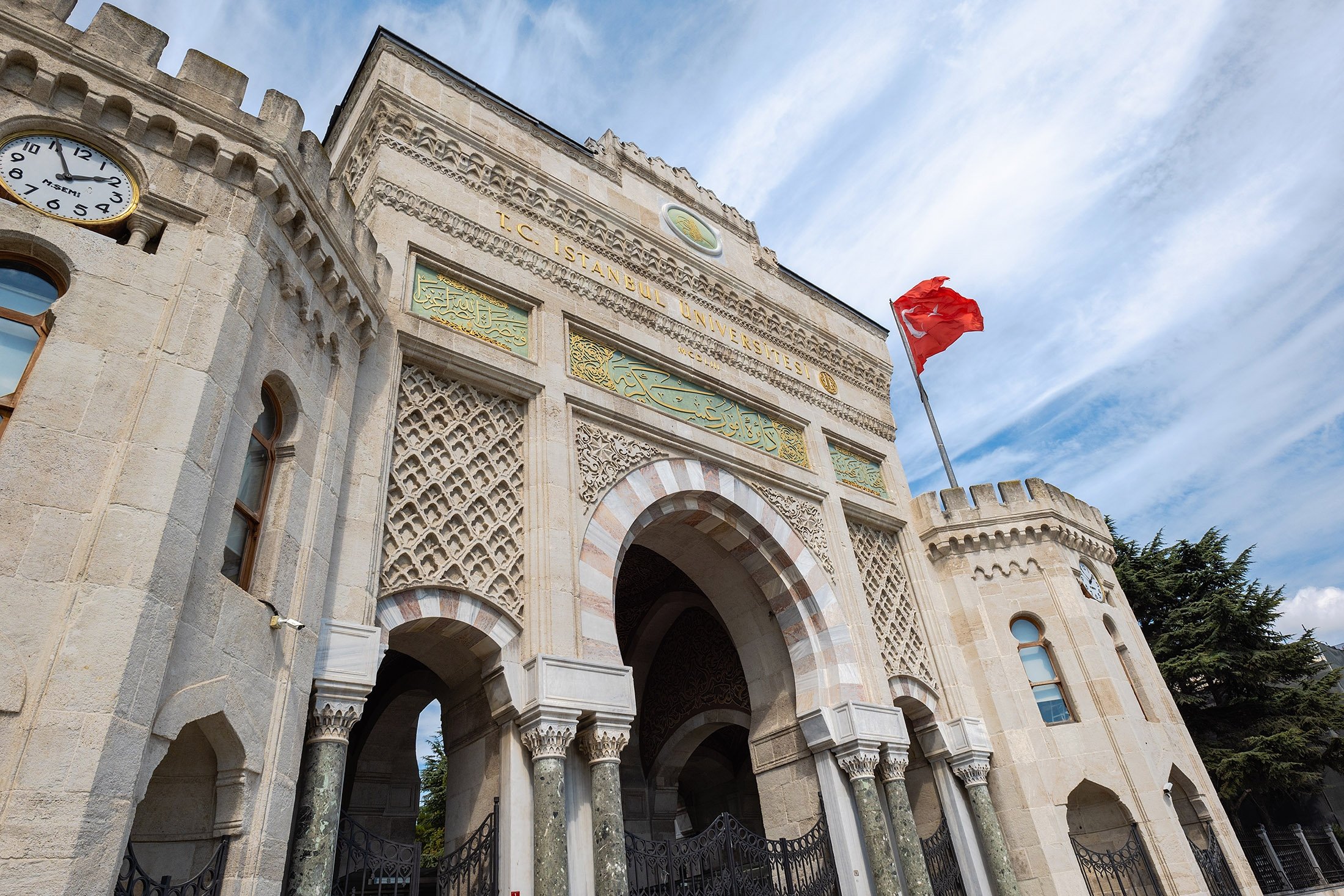 Pintu masuk utama Universitas Istanbul di Beyazıt Square, Istanbul, Turki.  (Foto Shutterstock)