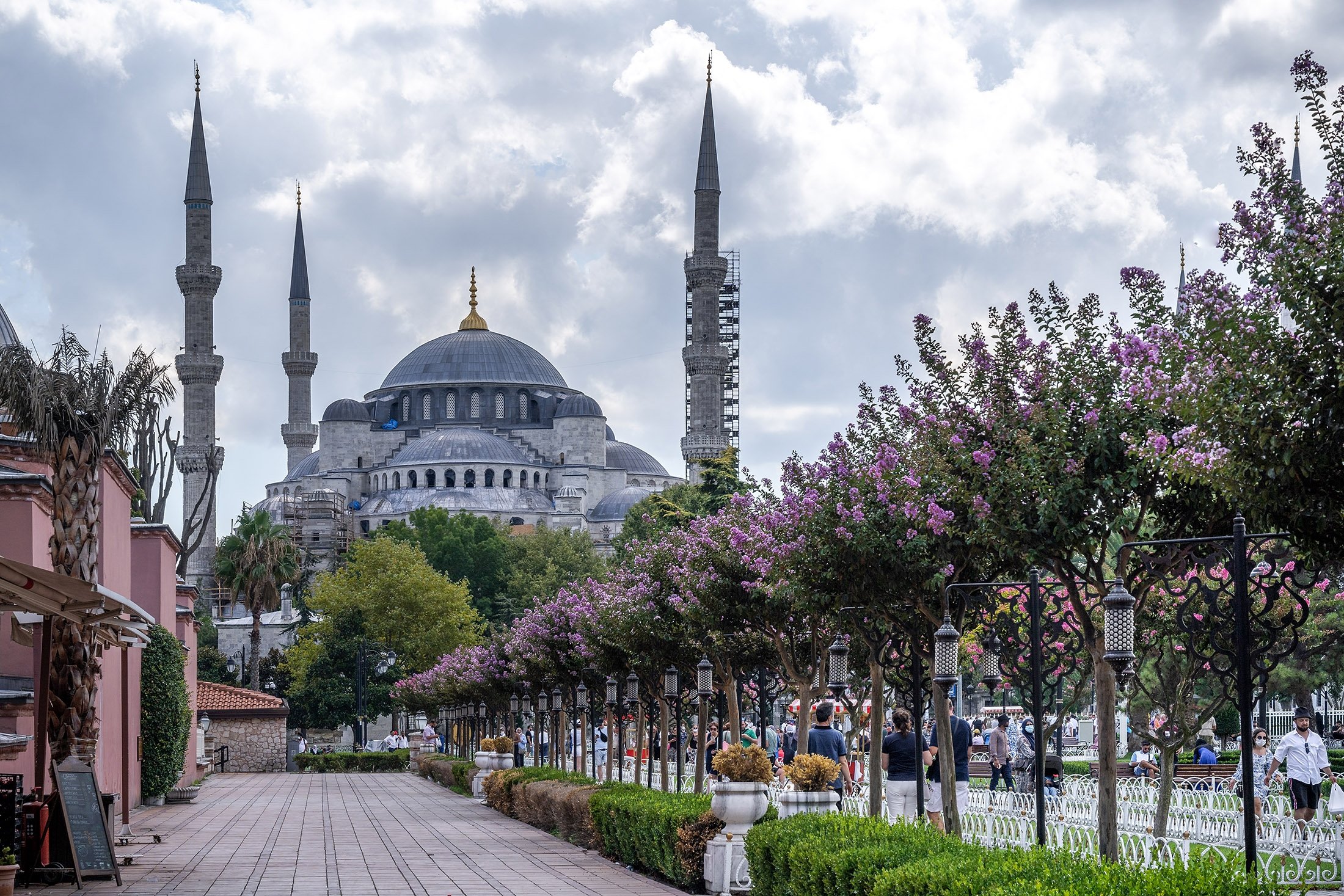 Masjid Biru atau Masjid Sultanahmet, Istanbul, Turki.  (Foto Shutterstock)