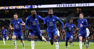 Chelsea's Antonio Rudiger (C) celebrates scoring the team's first goal with Romelu Lukaku (2nd L), against Tottenham Hotspur, in London, Britain, Jan. 12, 2022. (Reuters Photo)