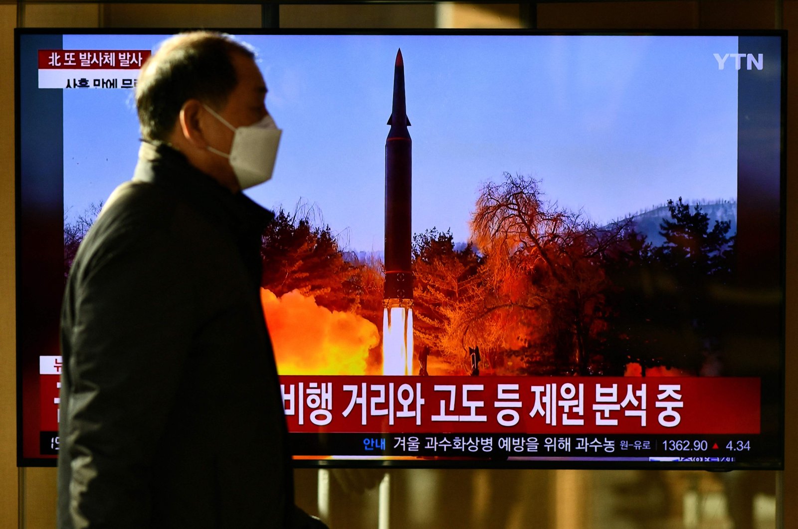 Korea Utara menembakkan rudal;  memperingatkan AS tentang ‘reaksi yang lebih kuat’ terhadap sanksi
