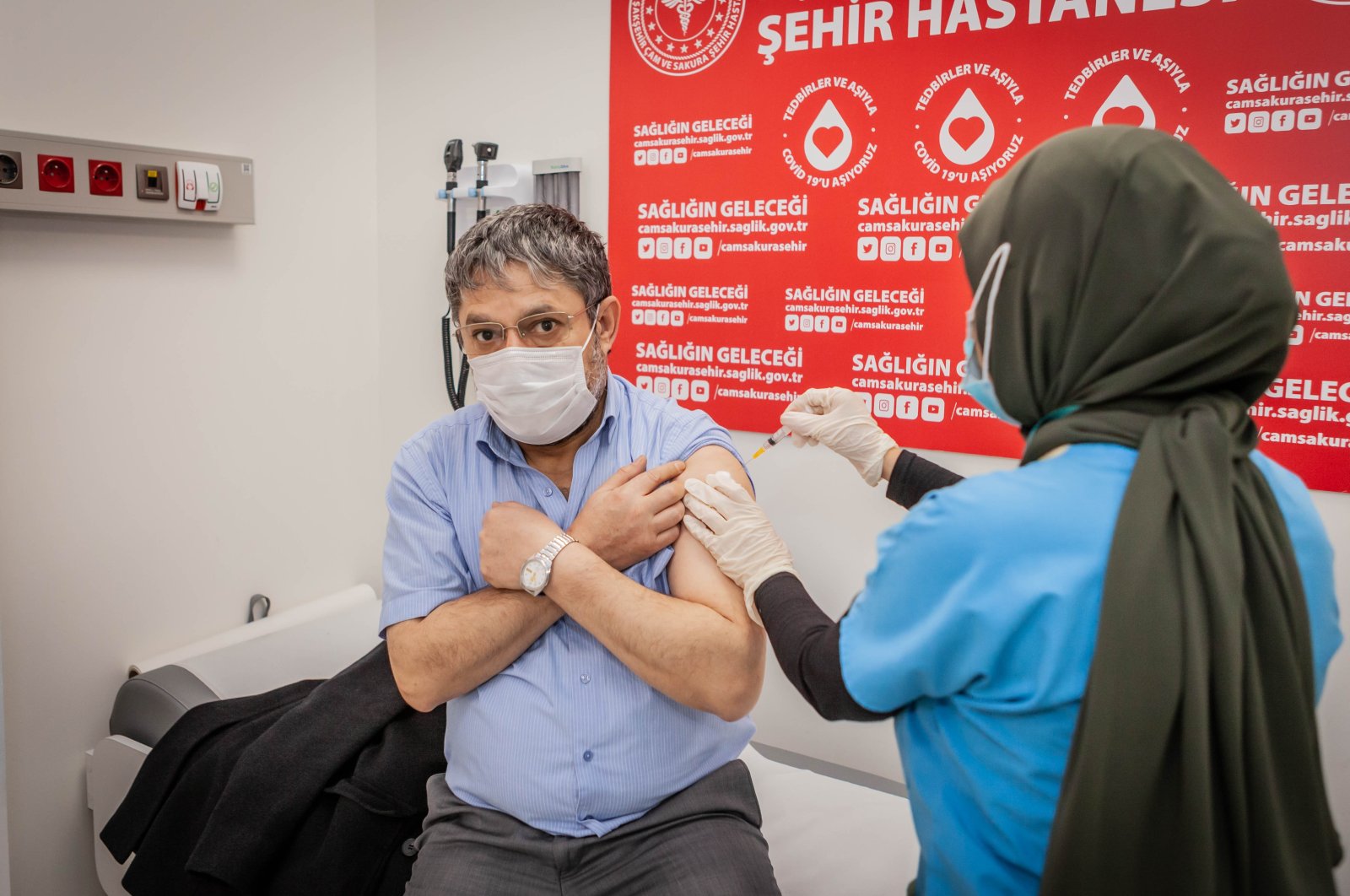 A man gets vaccinated with the locally made COVID-19 vaccine Turkovac at a hospital, in Istanbul, Turkey, Jan. 13, 2022. (Photo by Hatice Çınar)