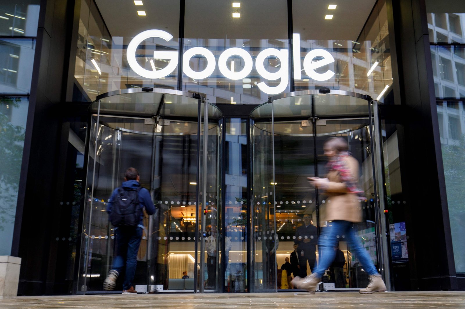 Google, bos Facebook menyetujui pakta pasar, kata gugatan