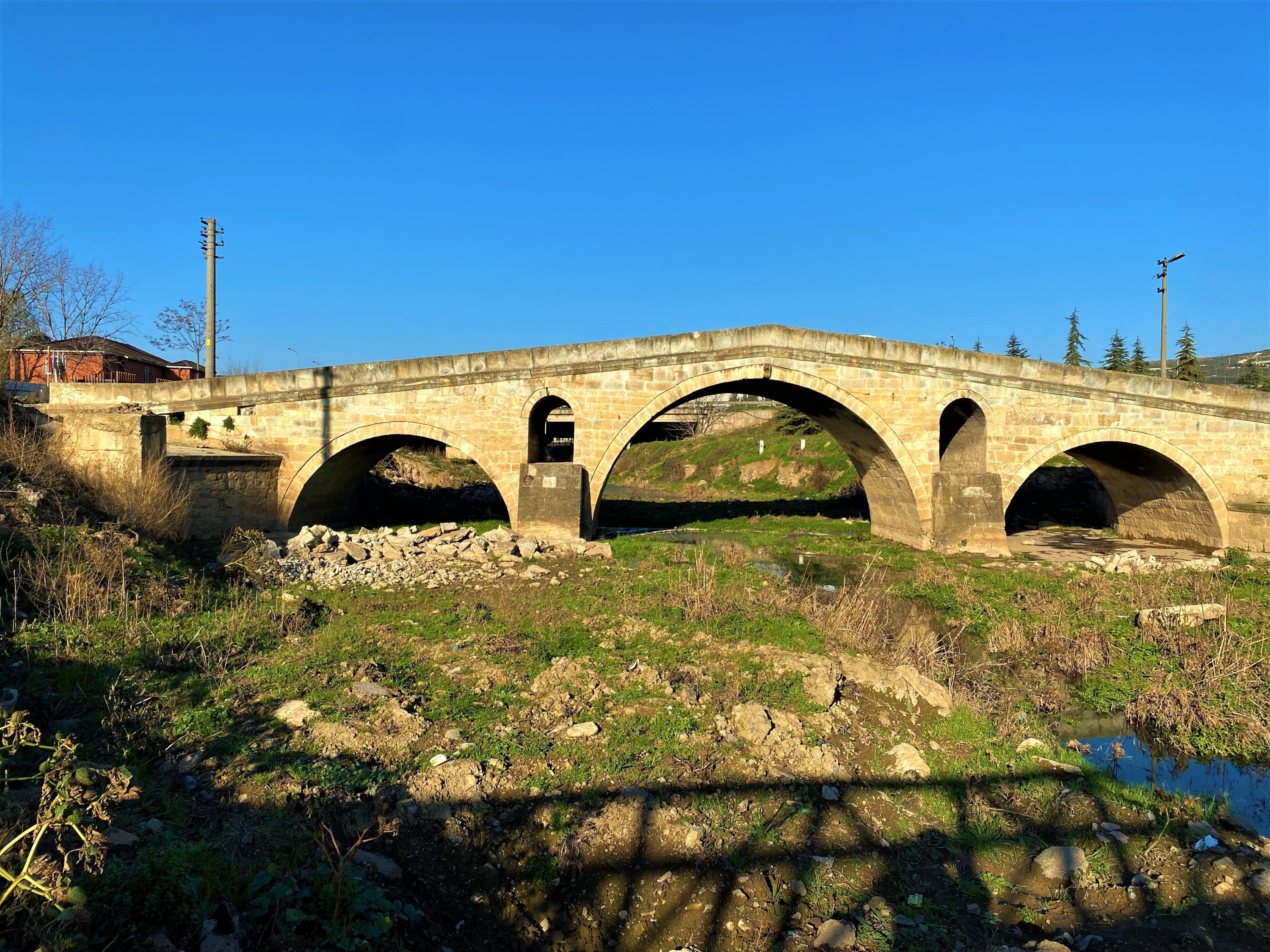 Jembatan Turki dari abad ke-16 di 