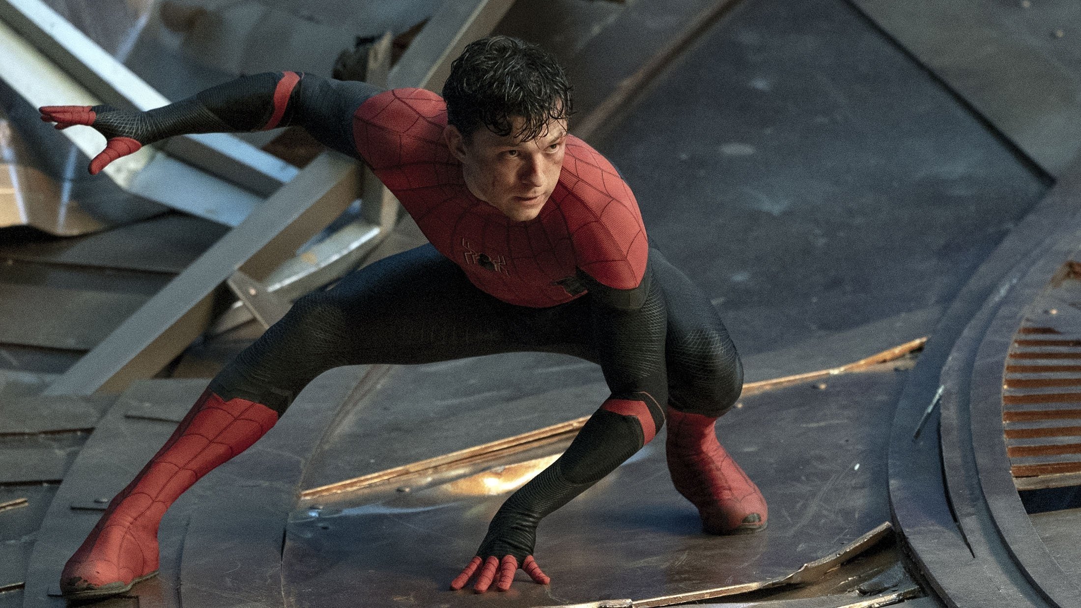 Tom Holland dalam sebuah adegan dari film 