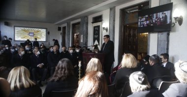 Bensiyon Pinto's son Hayim Pinto speaks at the funeral ceremony, in Istanbul, Turkey, Jan. 16, 2022. (DHA PHOTO) 