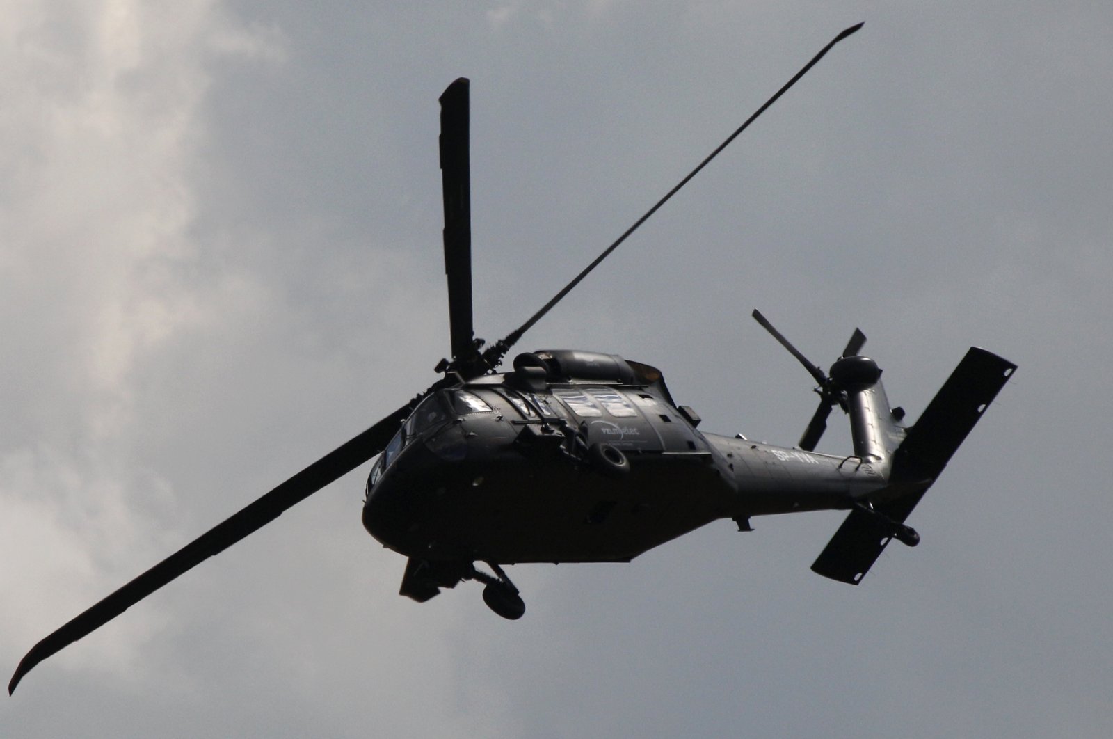 A PZL Mielec S-70i Black Hawk helicopter flies at the Radom Air Show at an airport in Radom, Poland, Aug. 24, 2013. (Reuters Photo)