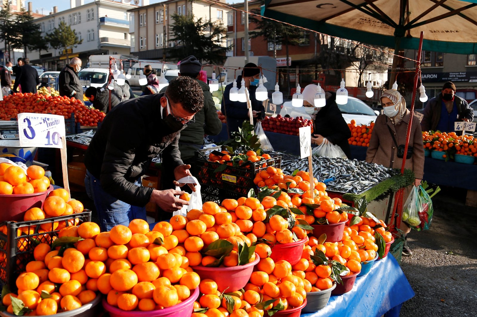 People shop at an open-air market in the capital Ankara, Turkey, Jan. 4, 2022. (Reuters Photo)