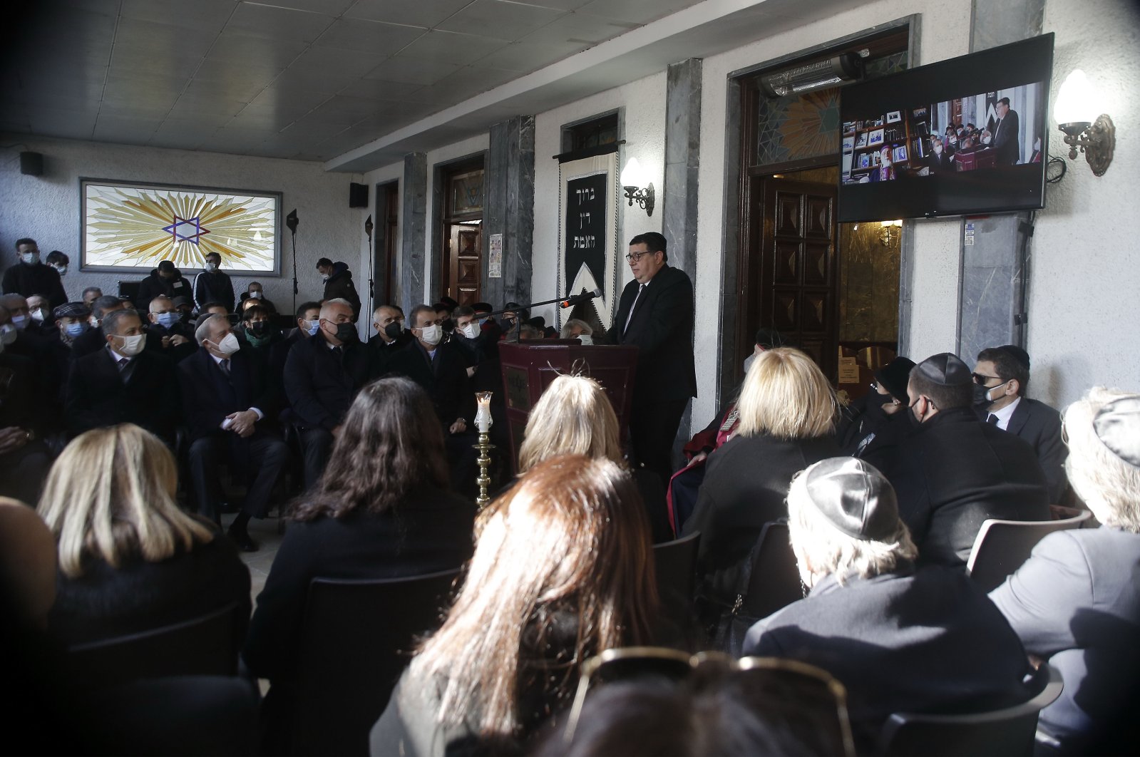Bensiyon Pinto&#039;s son Hayim Pinto speaks at the funeral ceremony, in Istanbul, Turkey, Jan. 16, 2022. (DHA PHOTO) 