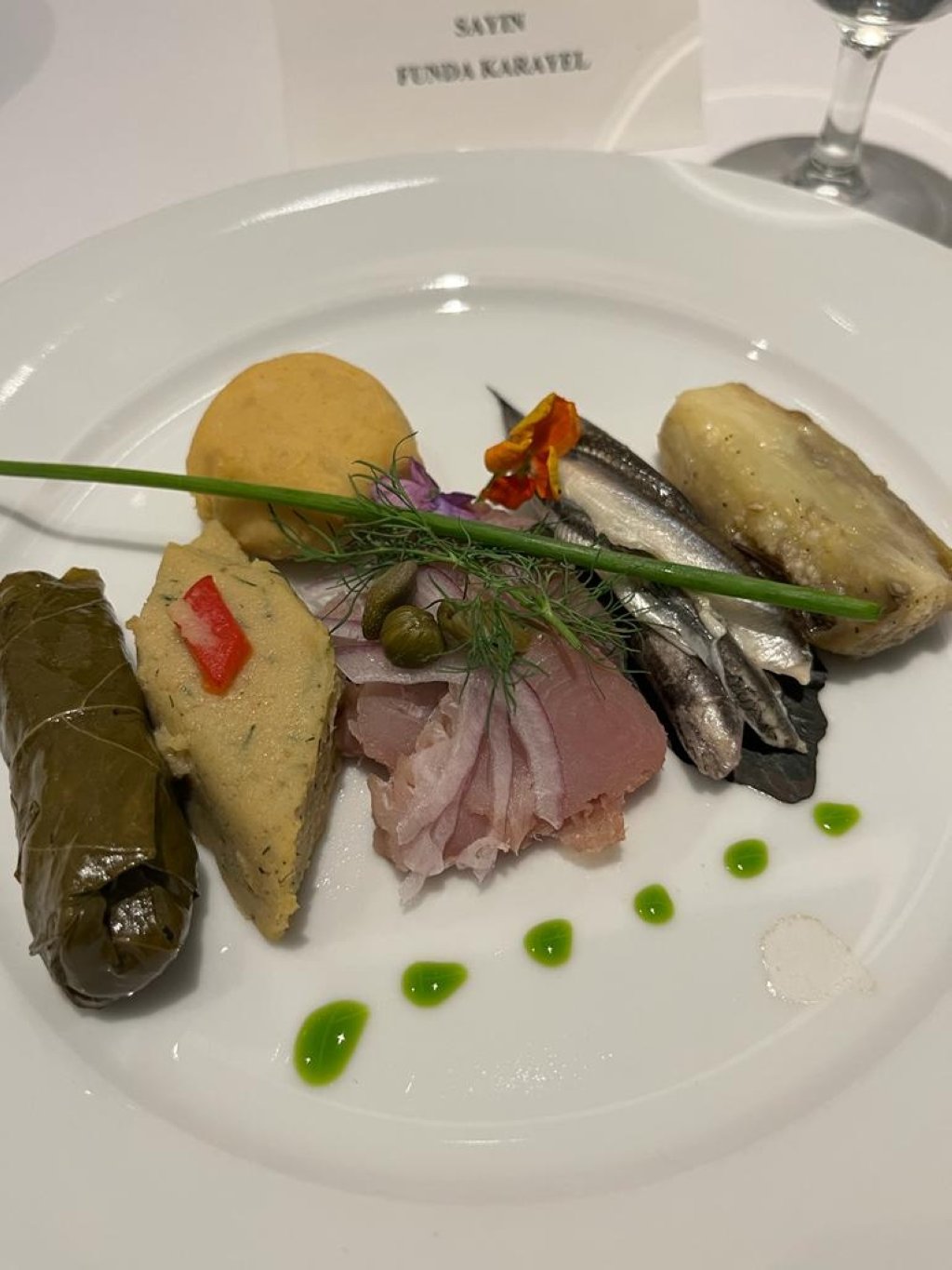 Foto makanan Turki yang disiapkan untuk makan malam di Gastro Show, Turkish House, New York, AS, 14 Januari 2022. (Foto oleh Funda Karayel)