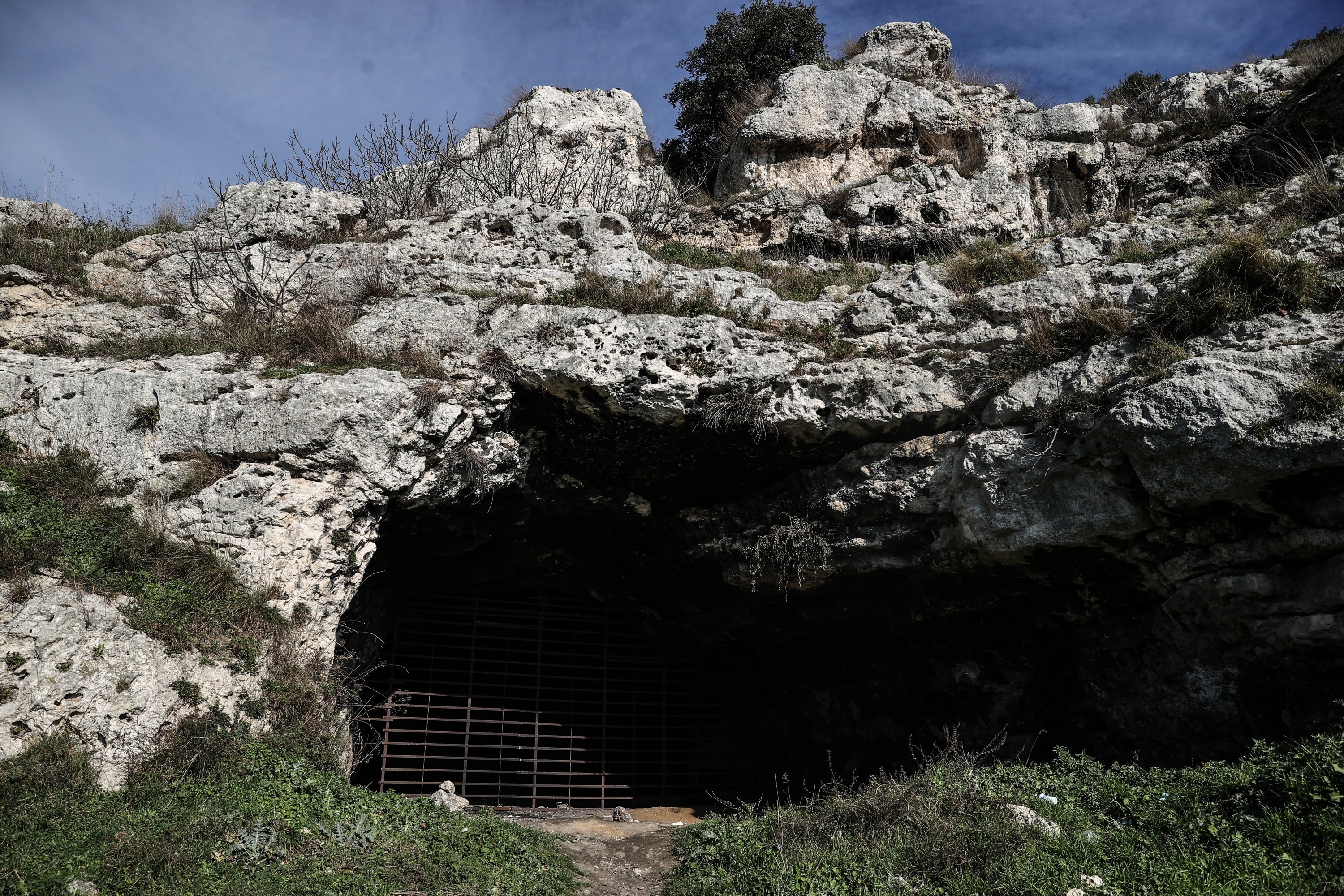 Pintu masuk gua di Istanbul, Turki, 17 Januari 2022. (AA PHOTO)