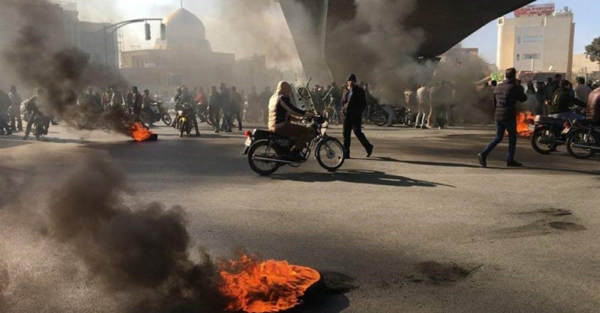 Protesters burn tires during a demonstration against an increase in gasoline prices, Isfahan, Iran, Nov. 16, 2019. (AFP Photo)