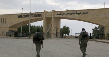 Members of the YPG terrorist group stand near Al-Yaroubia crossing in the province of Hassakeh, Syria, Nov. 10, 2013. (REUTERS Photo)