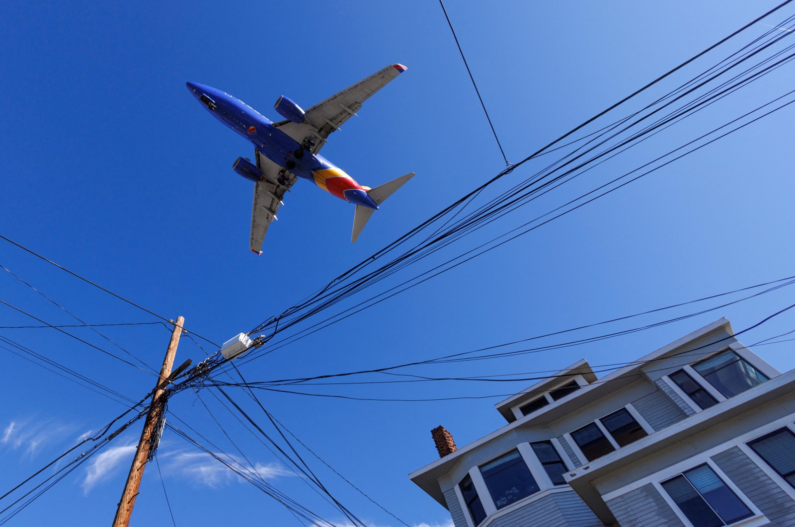 A Southwest Airlines plane approaches to land at San Diego International Airport as U.S. telecom companies, airlines and the FAA continue to discuss the potential impact of 5G wireless services on aircraft electronics in San Diego, California, U.S., Jan. 6, 2022. (Reuters Photo)