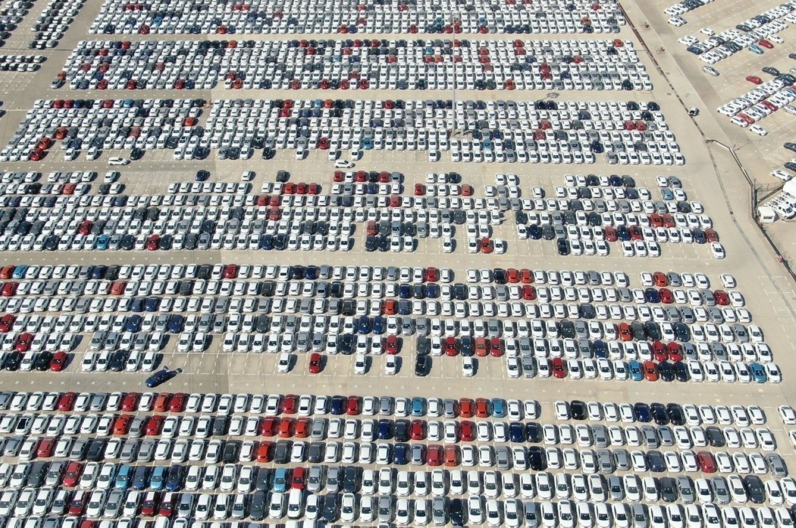 Kemacetan rantai pasokan mendominasi agenda industri mobil 2022