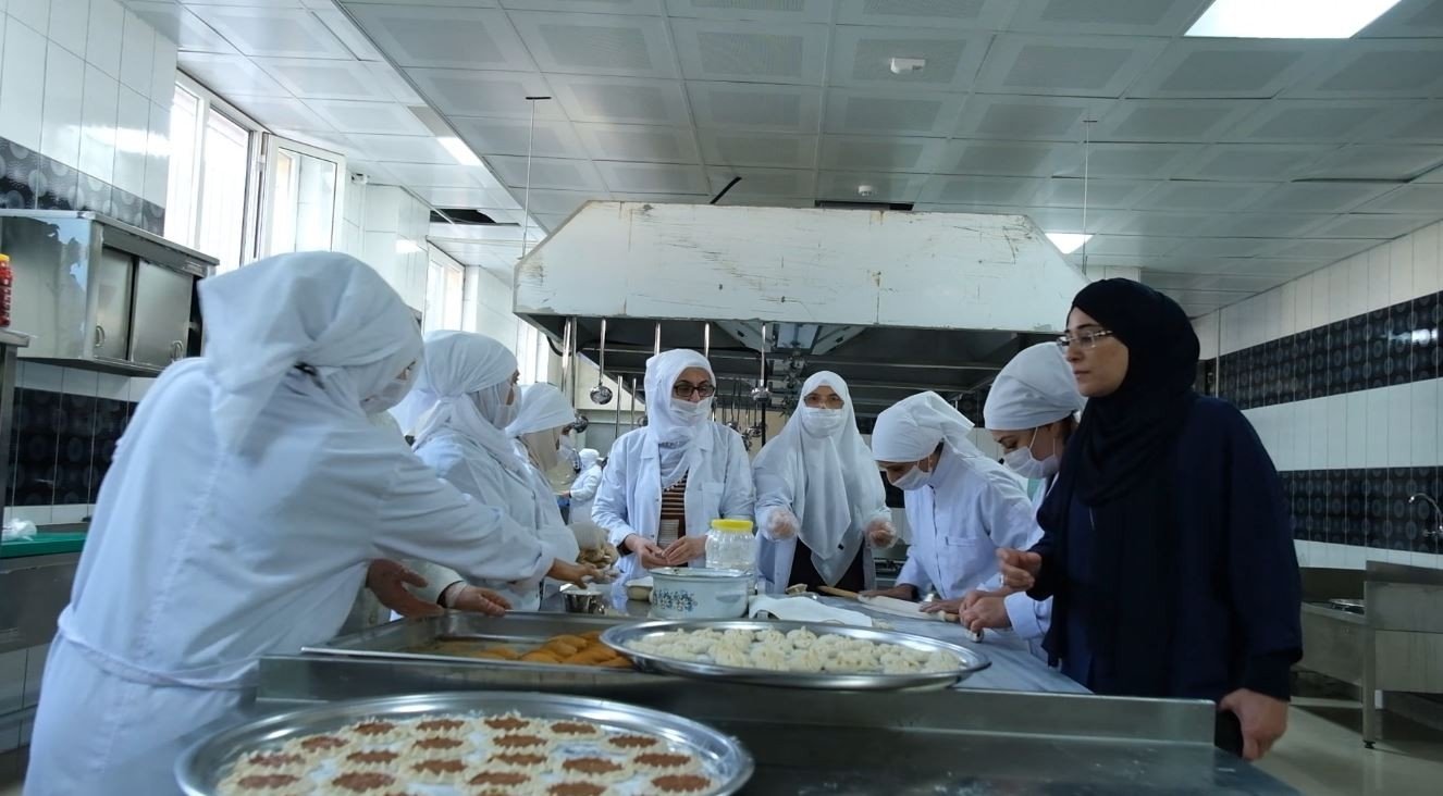 The all-female cooperative at work in its kitchen in the city's technology park, Şanlıurfa, in southeastern Turkey, January 16, 2022. (IHA Photo)