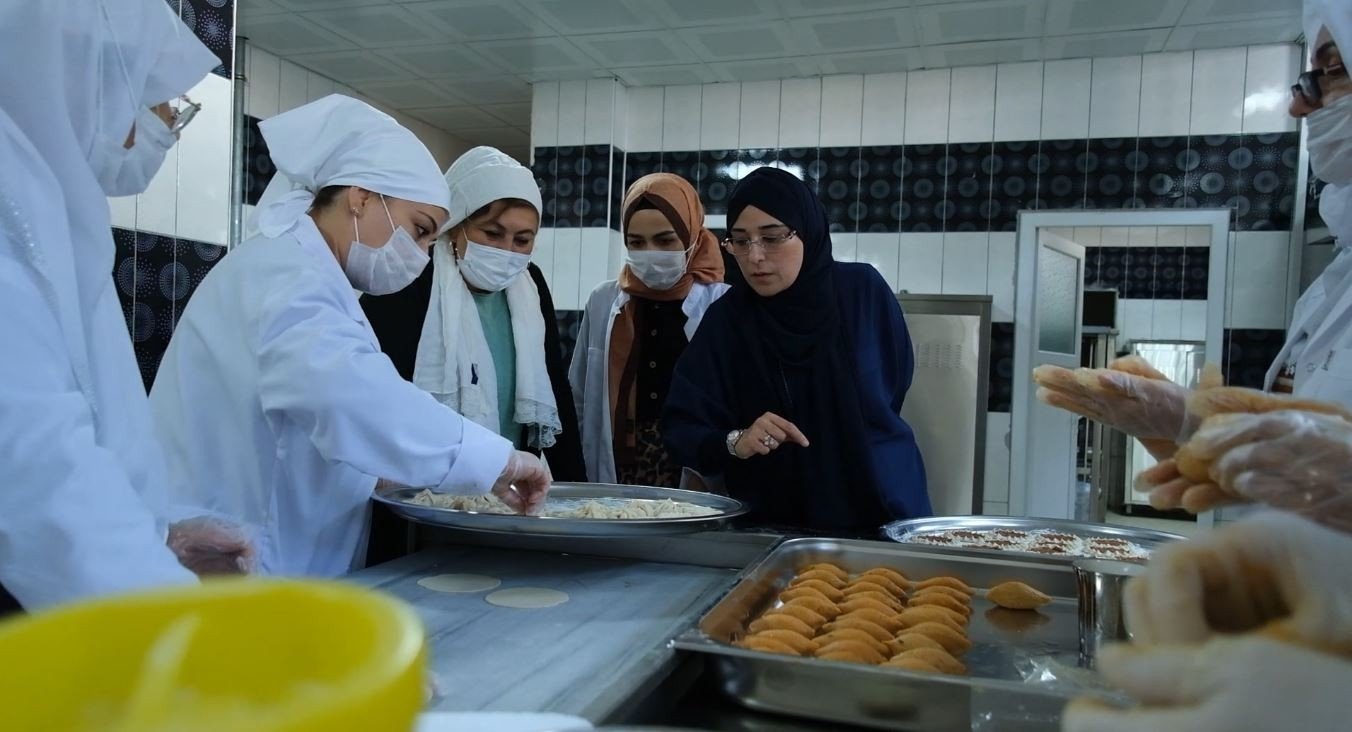 The all-female cooperative supported by the Ministry of Commerce works in its kitchen in the city's technology park, Şanlıurfa, in southeastern Turkey, January 16, 2022. (IHA Photo)