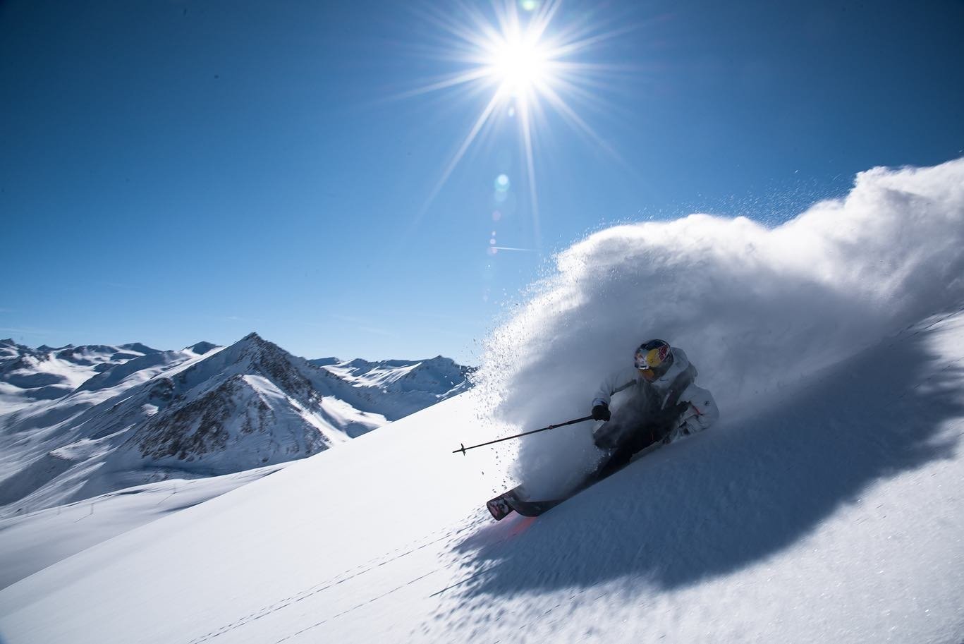 A skier goes downhill on the Kaçkar Mountains, Rize, northern Turkey, Jan. 17, 2022. (DHA Photo)